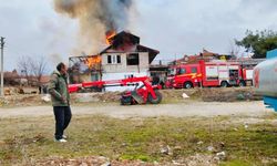 İki evde hasara neden olan yangın söndürüldü