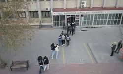 Sahte ilanla dolandırıcılık yapan 5 şüpheli tutuklandı