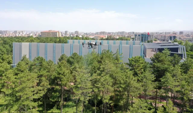 Kocasinan Belediyesi açık alanları drone ile ilaçlıyor