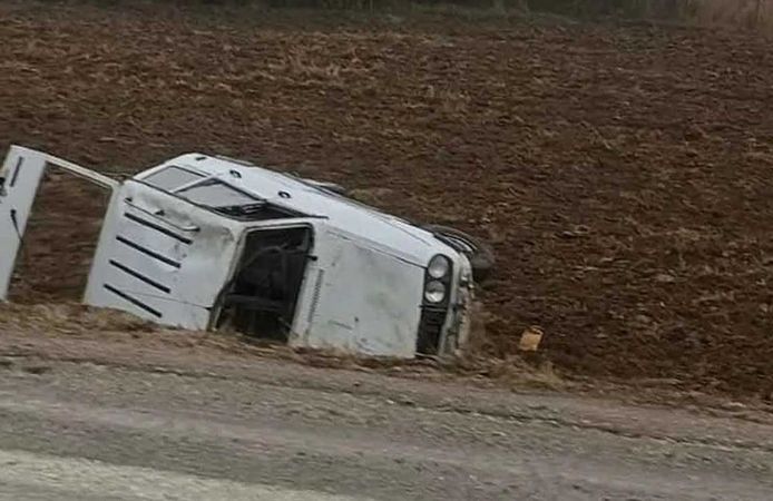 Kontrolden çıkan araç şarampole uçtu