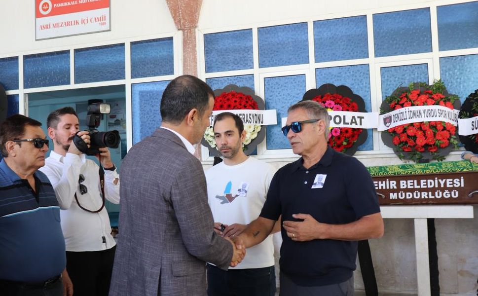 Ersun Yanal'ın babası son yolculuğuna uğurlandı